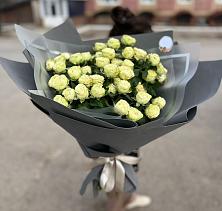 Букет Белые кустовые розы Солинеро в Новосадовый